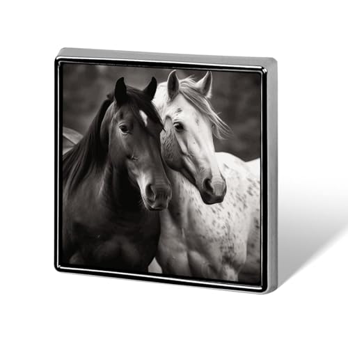 Quadratische Anstecknadeln, quadratische Brosche für Rucksäcke oder Revers, Revers-Accessoire mit schwarz-weißen Pferden Quadratische Anstecknadeln, quadratische Brosche für Rucksäcke oder Revers, Revers-Accessoire mit schwarz-weißen Pferden von Oudrspo