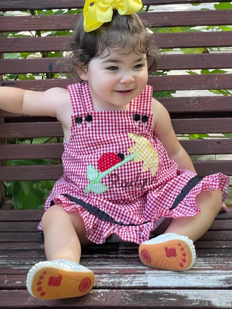 Mädchen Geburtstag Marienkäfer Kleid-Krabbelnder Auf Blume-Erster 1st Geburtstag-Personalisierte Kleid-Monogramm Outfit von OurCarolineBradlee
