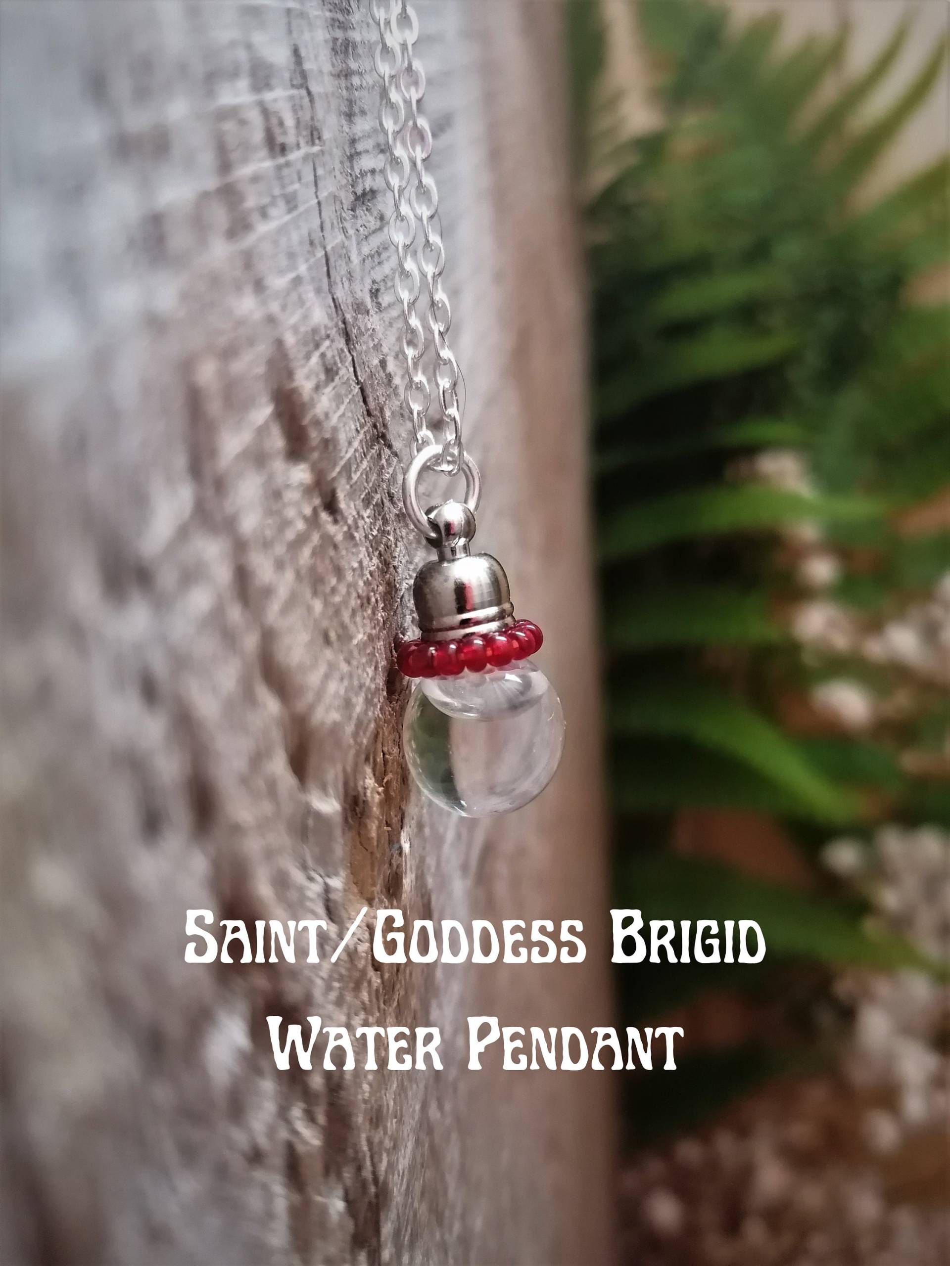 st.brigids Brunnen Wassergöttin Anhänger Silber Unikat Geschenk Irland Keltisch Verlobung Heilung Energie Engel Glücksbringer Amulett Natur von OurHiddenWorkshops