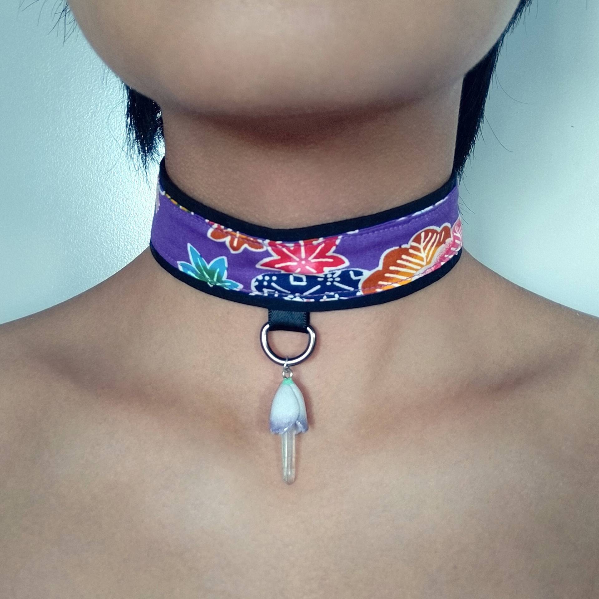 Lila Bingata Blume Halsband Halskette von OurMagicalUniverse