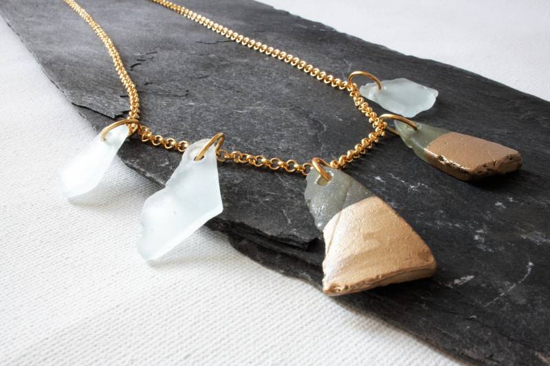 Handgemachte Einzigartige Goldketten-Halskette Aus Recyceltem Seeglas-Charme, Ein Schönes Geschenk Für Strandliebhaber von OurPrettyUniverse