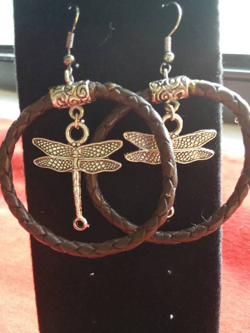 Leder Und Silber Libelle Handgefertigte Ohrringe von OurSacredJourney