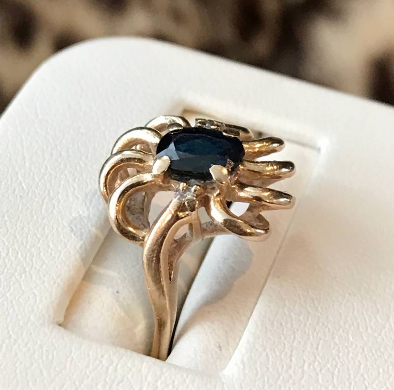 Schöne 14K Gold Damen Saphir Ring von OurTreasuresForever