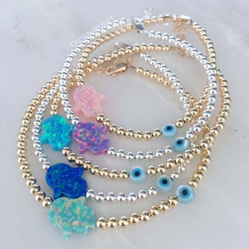 Hamsa Mit Mini Evil Eye Auf Einem Sterling Silber Gold Filled Oder Roségold Filled Perlen Armband, Zarter Schmuck Hamsa Mit Mini Evil Eye Auf Einem Sterling Silber Gold Filled Oder Roségold Filled Perlen Armband, Zarter Schmuck von OurWholeHeart