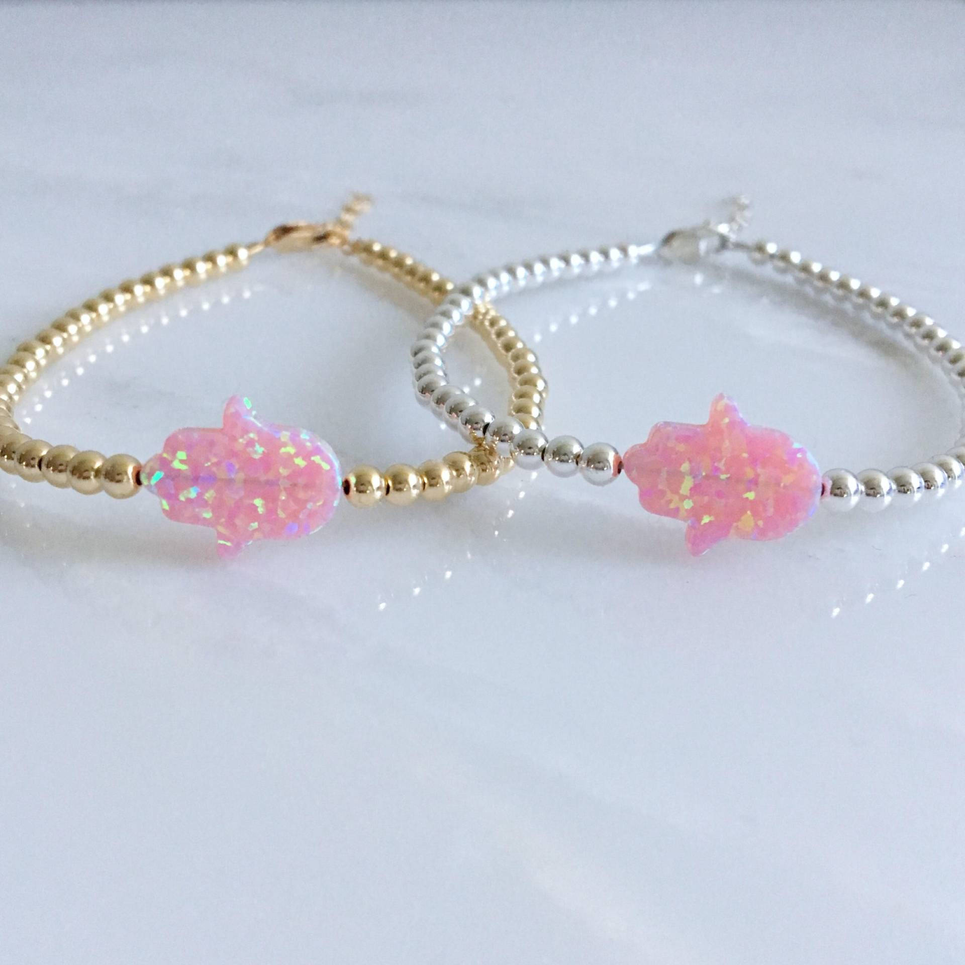 Leichte Rosa Opal Hamsa Armband in Sterling Silber Gold Gefüllt Oder Rose Gefüllt, Perlen Schmuck Auch Blau Rot Grün Leichte Rosa Opal Hamsa Armband in Sterling Silber Gold Gefüllt Oder Rose Gefüllt, Perlen Schmuck Auch Blau Rot Grün von OurWholeHeart