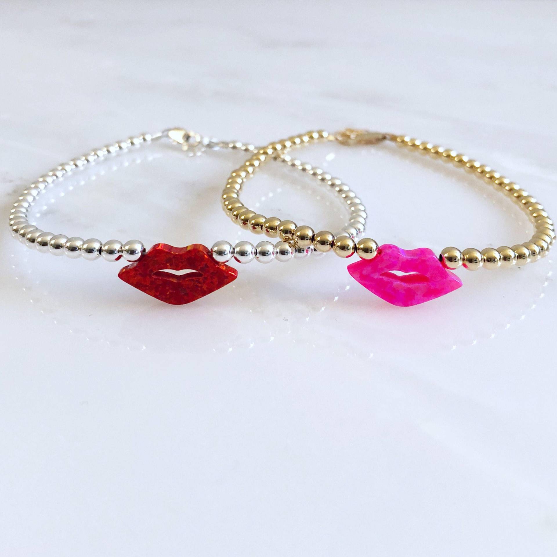 Opal Lippen Armband in Rot Oder Hot Pink Auf Einem Sterling Silber Gold Filled Roségold Filled Perlenarmband Opal Lippen Armband in Rot Oder Hot Pink Auf Einem Sterling Silber Gold Filled Roségold Filled Perlenarmband von OurWholeHeart