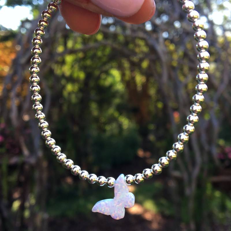 Schmetterling Perlen Armband in Weiß Blau Rosa Lila Oder Gelb Mit Sterling Silber Gold Filled Roségold Perlen, Schmuck von OurWholeHeart