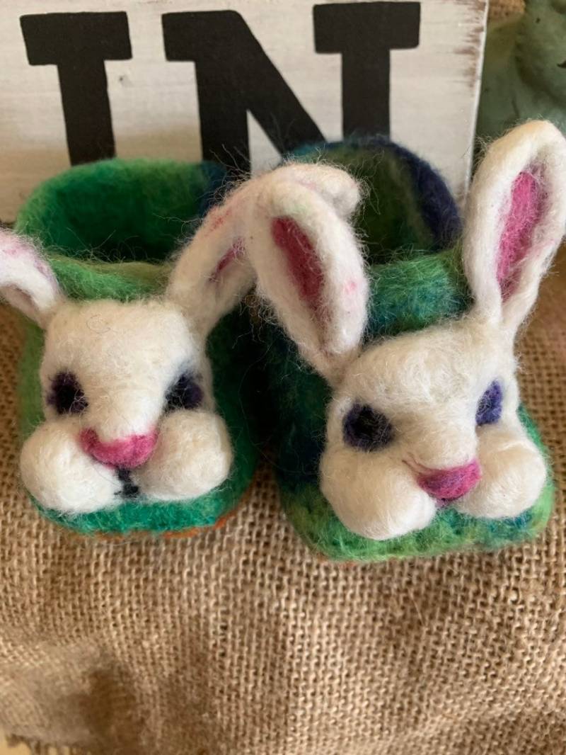 Häschen Babyschühchen Häschen Babyschühchen von Ourfamilycottagearts