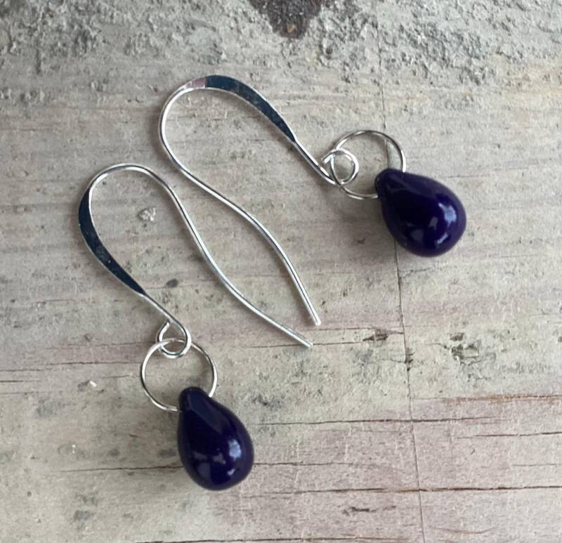 Kleine Mitternachts Blaue Marine Glas Teardrop Ohrringe, Zierliche Leichte Ohrhänger Tropfen Kleine Mitternachts Blaue Marine Glas Teardrop Ohrringe, Zierliche Leichte Ohrhänger Tropfen von OutOfMyBarn
