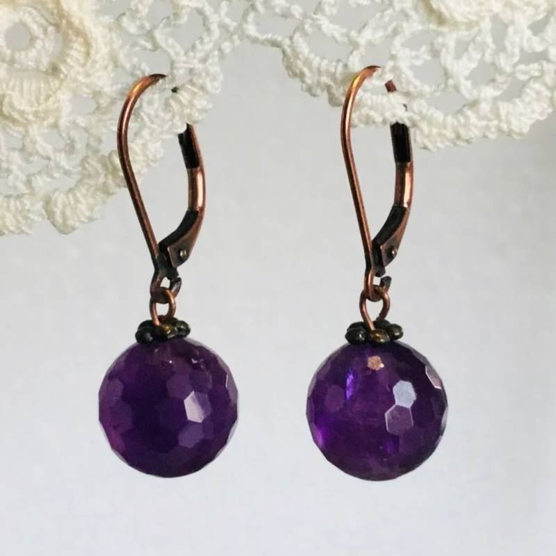 Malvenfarbene Edelsteine, Echte Rohe Amethyststeine Easy Fix Kupferbrisuren, Rustikale Ohrringe von OutOfMyBarn