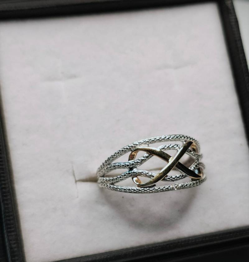 Ring - Diamant Infinity in Yg Und Platinum Overlay Sterling Silber | Größe M Kostenlos von OutTheBoxStudio