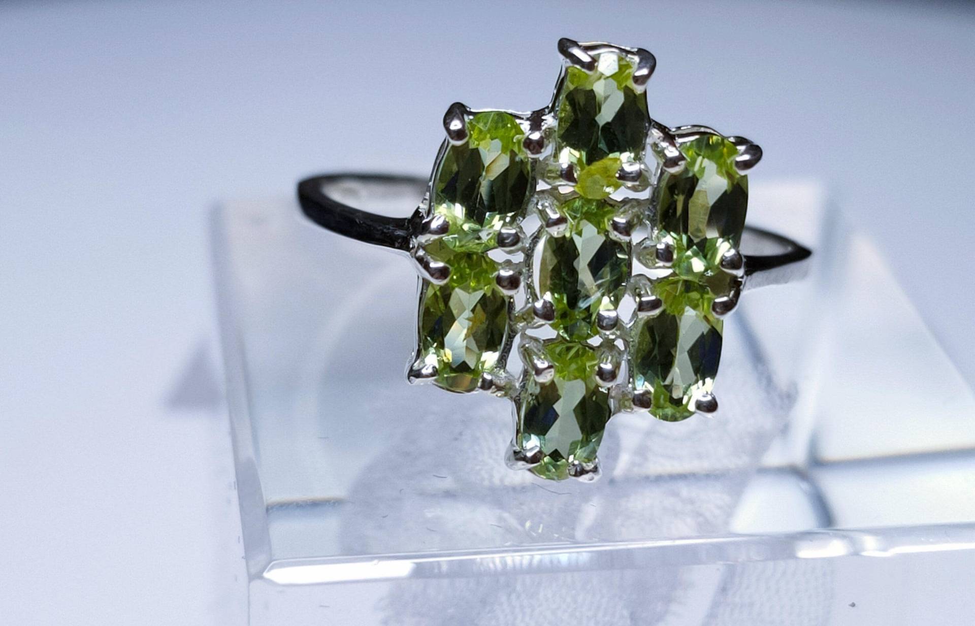 Ring - Peridot Cluster | Größe Verfügbar Aus Sterlingsilber 1.400Ct. Kostenloses Porto Ring - Peridot Cluster | Größe Verfügbar Aus Sterlingsilber 1.400Ct. Kostenloses Porto von OutTheBoxStudio