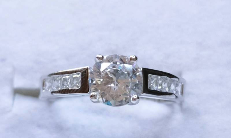 Ring - Simulierter Diamantring | 1.820Ct. | Größe Verfügbar Aus Sterling Silber. Kostenloses Porto von OutTheBoxStudio