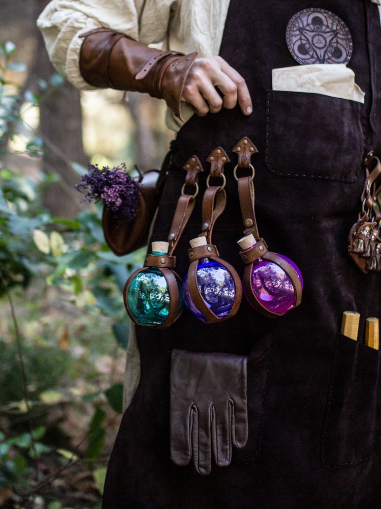 Zaubertrank Flasche Mit Leder Halter. Safe Flask Trinkflasche Für Larp, Kostüm Und Cosplay. Alchemist, Steampunk. Kein Kristall. Aus Pet von OutcastProps