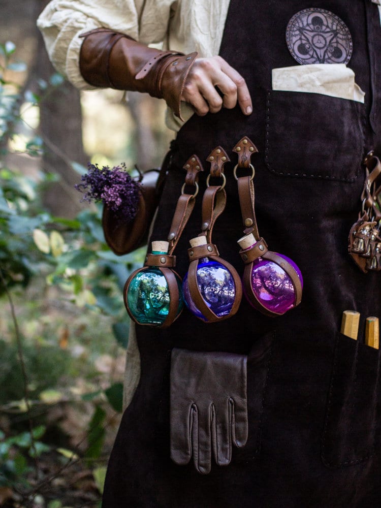 Zaubertrank Flasche Mit Leder Halter. Safe Flask Trinkflasche Für Larp, Kostüm Und Cosplay. Alchemist, Steampunk. Kein Kristall. Aus Pet von OutcastProps