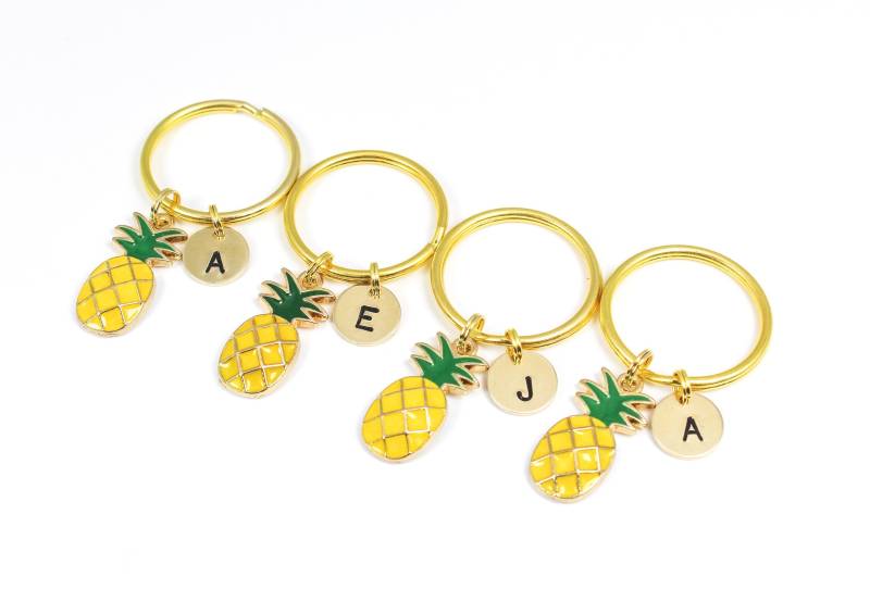 Brautjungfer Schlüsselanhänger, Ananas Geschenk, Gefälligkeiten, Brautparty Geschenke, Monogramm Freundschaft Schlüsselanhänger Set Brautjungfer Schlüsselanhänger, Ananas Geschenk, Gefälligkeiten, Brautparty Geschenke, Monogramm Freundschaft Schlüsselanhänger Set von OuterWonders