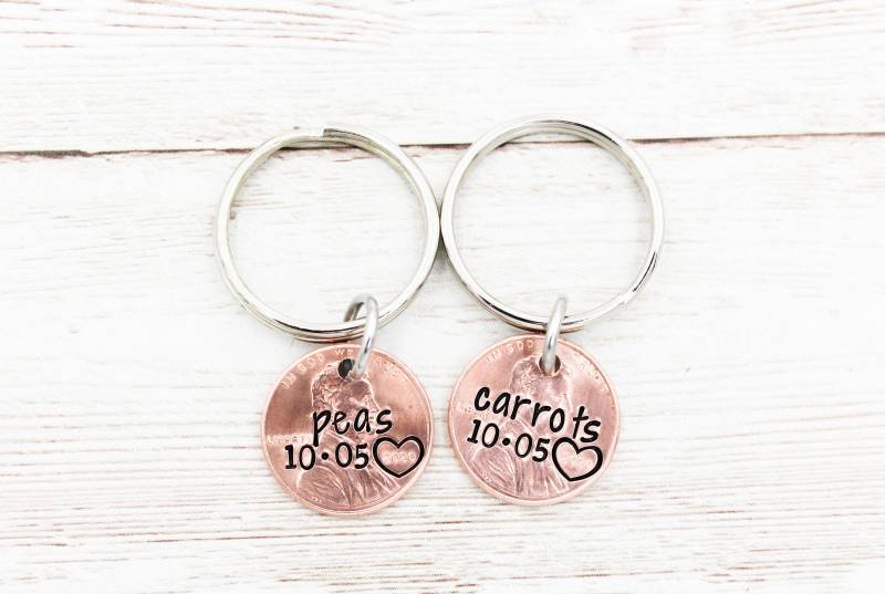 Erbsen Und Karotten Schlüsselanhänger, Bff Schlüsselanhänger Set, Paare Forrest Gump Inspiriert, Wir Gehen Zusammen Wie, Beste Freundin Geschenk Erbsen Und Karotten Schlüsselanhänger, Bff Schlüsselanhänger Set, Paare Forrest Gump Inspiriert, Wir Gehen Zusammen Wie, Beste Freundin Geschenk von OuterWonders