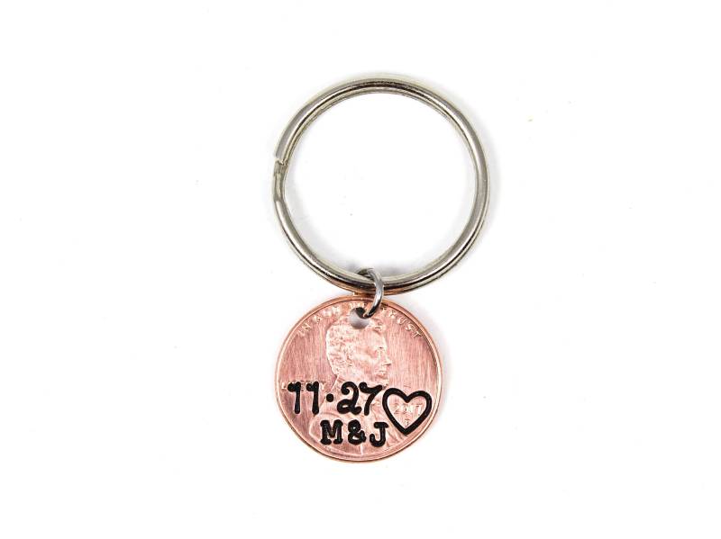 Jahrestag Schlüsselbund, Hochzeit Datum Ehemann Frau Schlüsselanhänger, Personalisierte Penny, Andenken, Geschenk Für Freund von OuterWonders