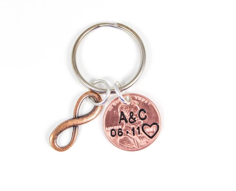 Jubiläum Schlüsselbund, Infinity Paare Gestempelt Penny Braut Und Bräutigam Geschenk, Verlobungsgeschenk, Initialen Jubiläum Schlüsselbund, Infinity Paare Gestempelt Penny Braut Und Bräutigam Geschenk, Verlobungsgeschenk, Initialen von OuterWonders