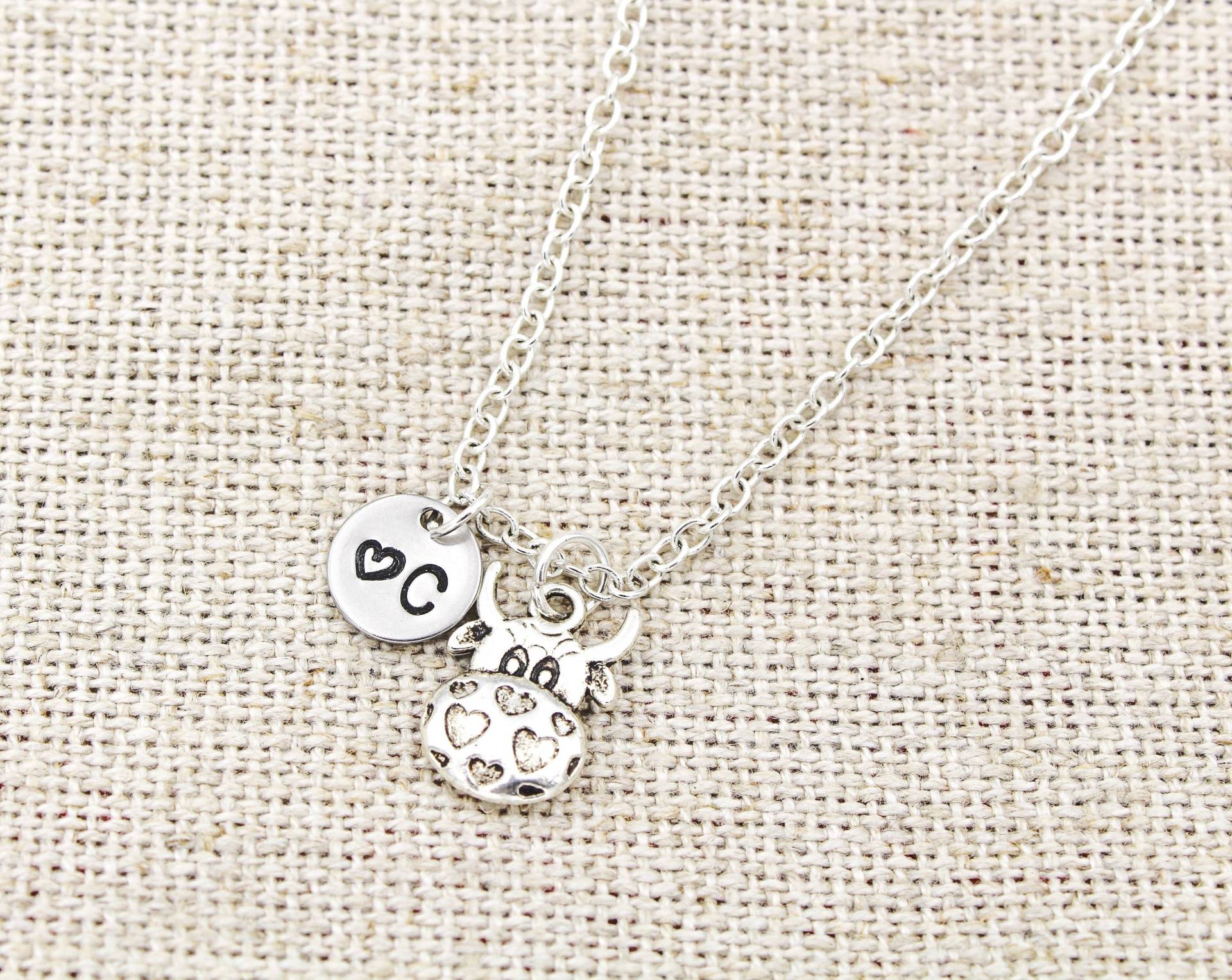Kuh Initial Halskette, Charm Schmuck, Farmer Bauern Geschenk, Stier Mama, Liebhaber Geschenke, Bauernhof Geschenke von OuterWonders