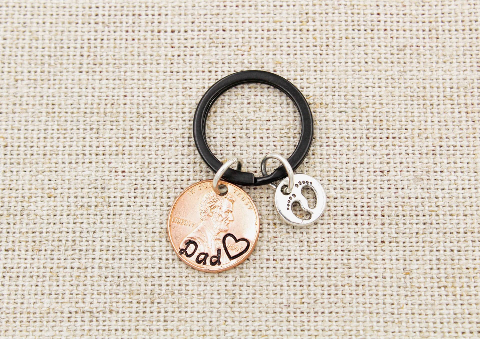 Neue Papa Schlüsselanhänger, Penny Geschenk Für Mann, Erstes Mal Geschenk, Neue Baby Geschenke, Dada Schlüsselanhänger von OuterWonders