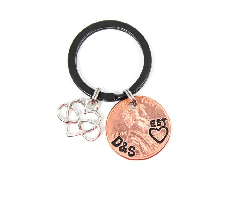Paare Hergestellt Schlüsselbund, Hochzeit Freund Schlüsselring, Benutzerdefinierte Penny Est Initialen, Infinity Geschenk, Ihn Paare Hergestellt Schlüsselbund, Hochzeit Freund Schlüsselring, Benutzerdefinierte Penny Est Initialen, Infinity Geschenk, Ihn von OuterWonders