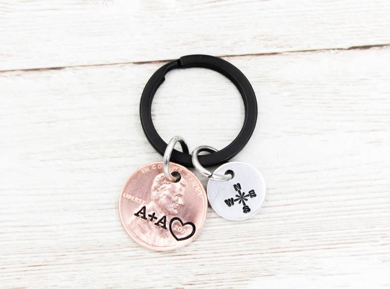 Paare Kompass Penny Schlüsselbund, Fernschlüsselring, Geschenk Für Freund, Jubiläum Ihn, Ehemann Geschenk, Abstand Paar Paare Kompass Penny Schlüsselbund, Fernschlüsselring, Geschenk Für Freund, Jubiläum Ihn, Ehemann Geschenk, Abstand Paar von OuterWonders