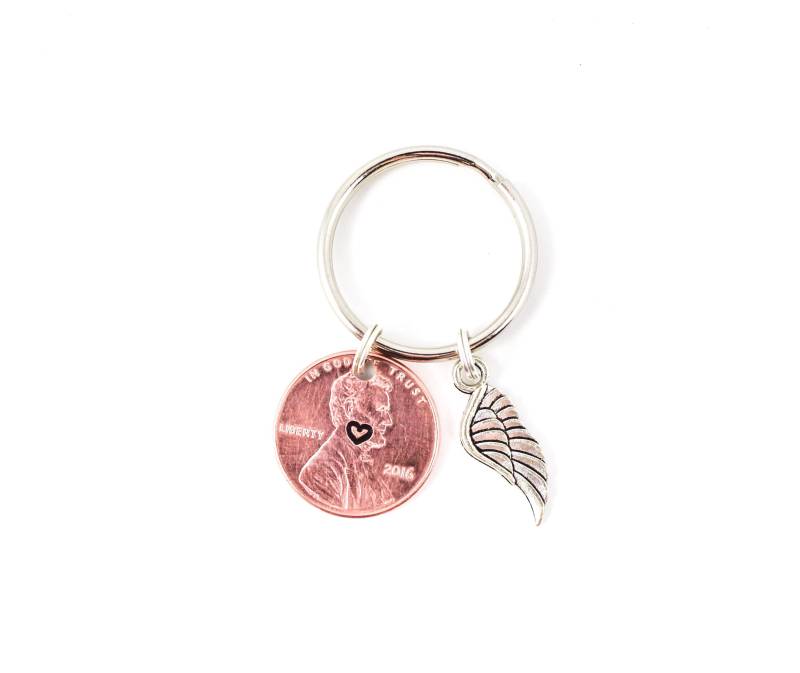 Penny Vom Himmel, Engelsflügel Schlüsselanhänger, Himmel Gesendet, Memorial Trauer Geschenk, Lucky Penny, Gravur Erinnerung, Oma Geschenk Penny Vom Himmel, Engelsflügel Schlüsselanhänger, Himmel Gesendet, Memorial Trauer Geschenk, Lucky Penny, Gravur Erinnerung, Oma Geschenk von OuterWonders