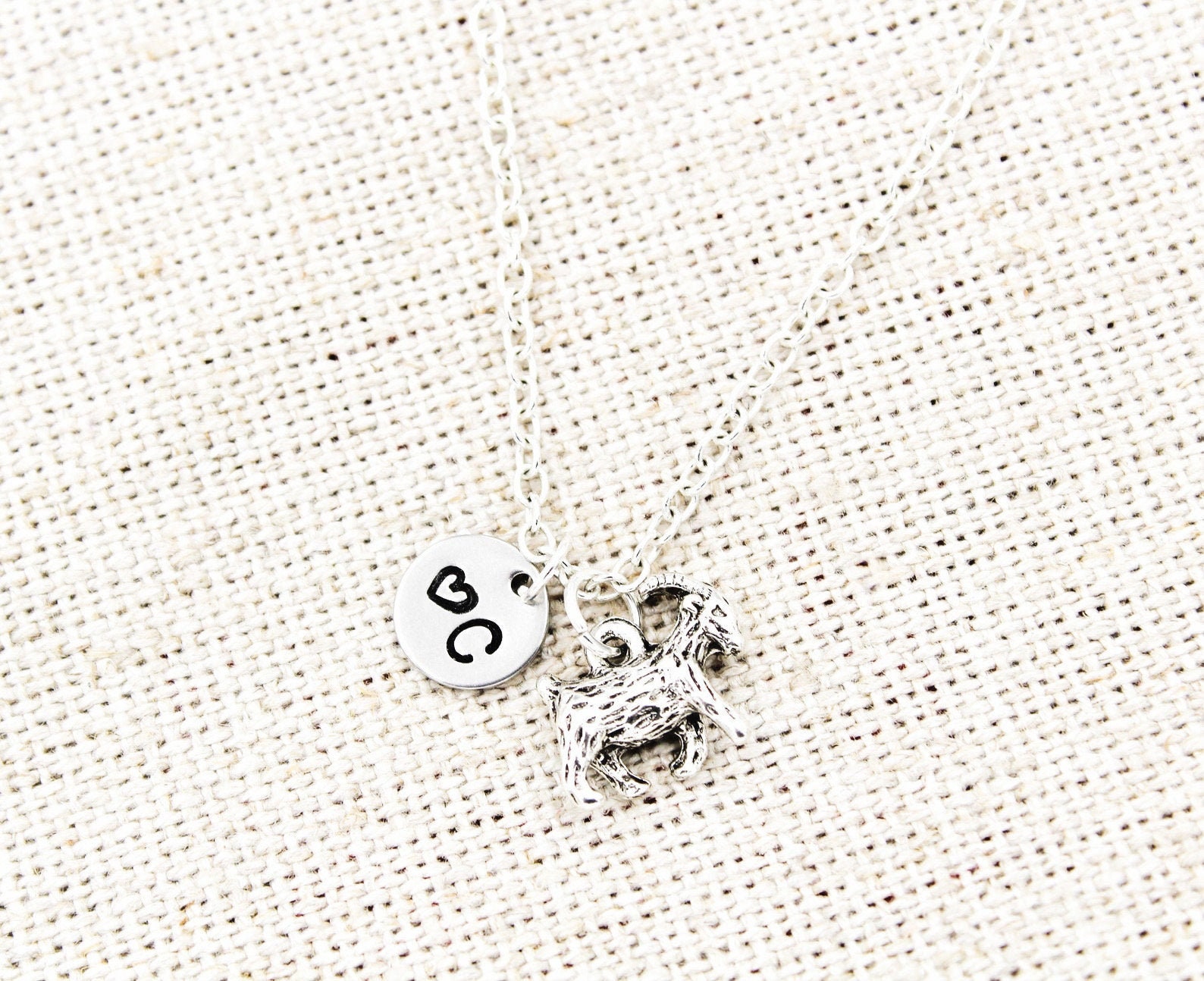 Ziege Initial Halskette, Bauernhof Tier Schmuck, Charme Bauer Geschenk, Mama, Liebhaber Geschenke, Vom Frau von OuterWonders