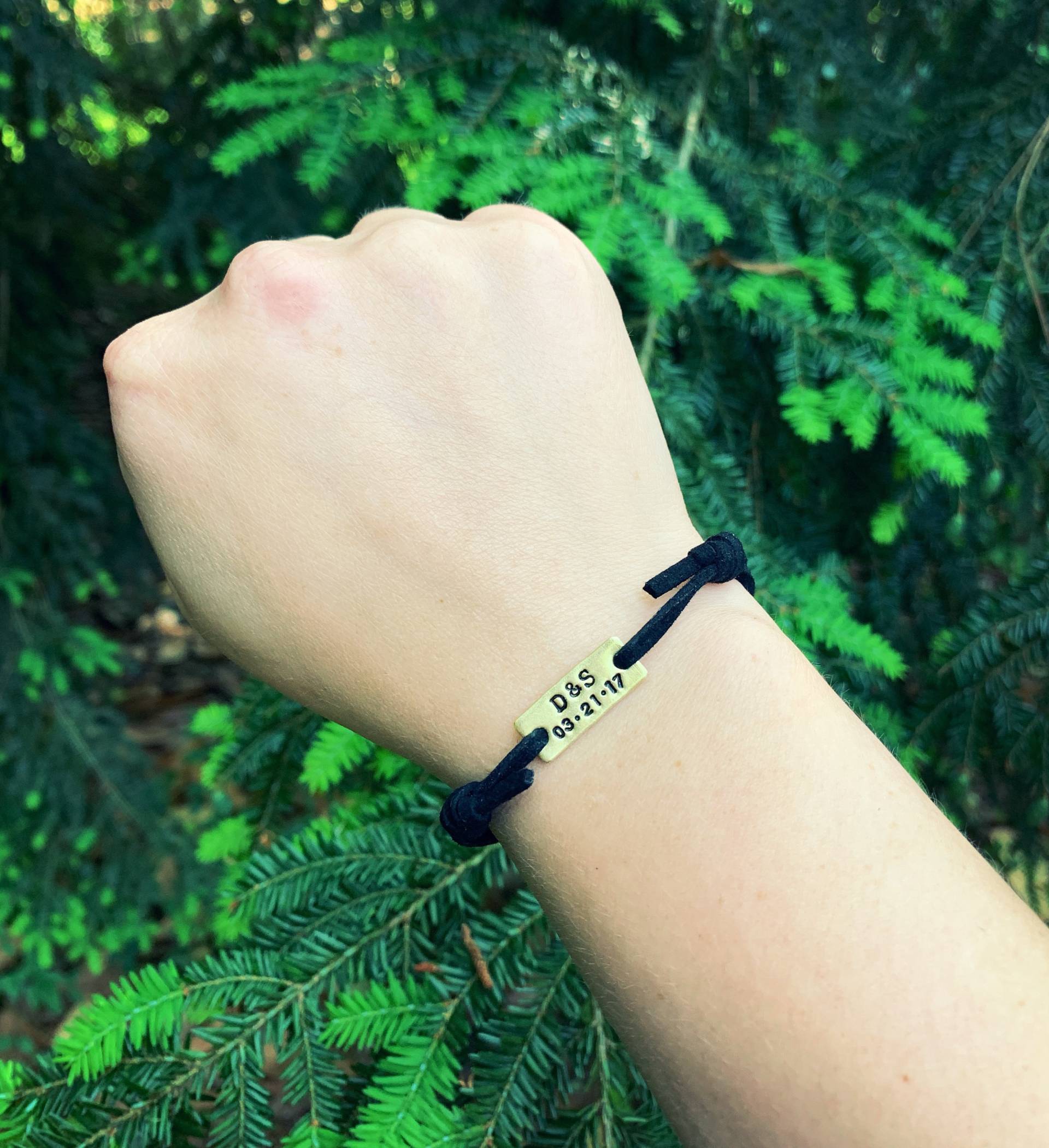 Zierliche Paare Armband, Benutzerdefinierte Jahrestag Datum Schmuck, Valentinstag Geschenke, Geschenk Für Frau, Freundin Geschenk, Initialen von OuterWonders