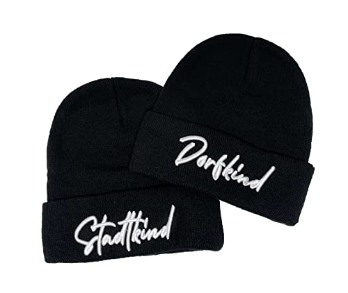 Outfitfabrik Beanie Set Stadtkind und Dorfkind in schwarz mit weißem 3D-Stick (2 Beanies, warme Wintermütze, Geschenk, Statement, Sprüche, Strick) für Männer und Frauen, dehnbar von Outfitfabrik