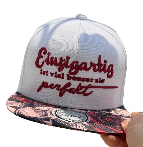 Outfitfabrik Snapback Cap „Einzigartig ist viel Besser als perfekt“ in weiß, Schirm mit Motiv Skullrose, 3D-Stick, Unisex, verstellbar an der Rückseite von Outfitfabrik