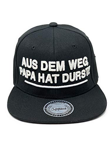 Outfitfabrik ❤️ Snapback Cap AUS DEM Weg, Papa HAT Durst in schwarz mit 3D-Stick in weiß (Vatertag, Herrentag, JGA, Festival, Statement, Party, Alkohol, Bier, Geschenk), One Size von Outfitfabrik