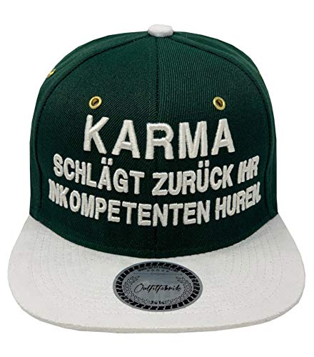 Outfitfabrik ♥ Snapback Cap Karma schlägt zurück in grün, Schirm in weißer Alcantara-Optik und mit 3D-Stick (Provokation, Beleidigung, Statement), für Damen und Herren, verstellbar von Outfitfabrik