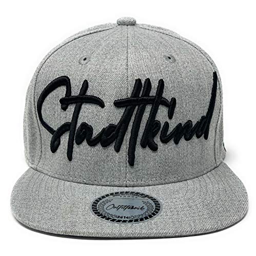 Outfitfabrik ❤️ Snapback Cap Stadtkind in grau, 3D-Stick in schwarz, One Size, verstellbar an der Rückseite, für Männer und Frauen (Geschenkidee, Provokation, Statement, Junggesellenabschied) von Outfitfabrik