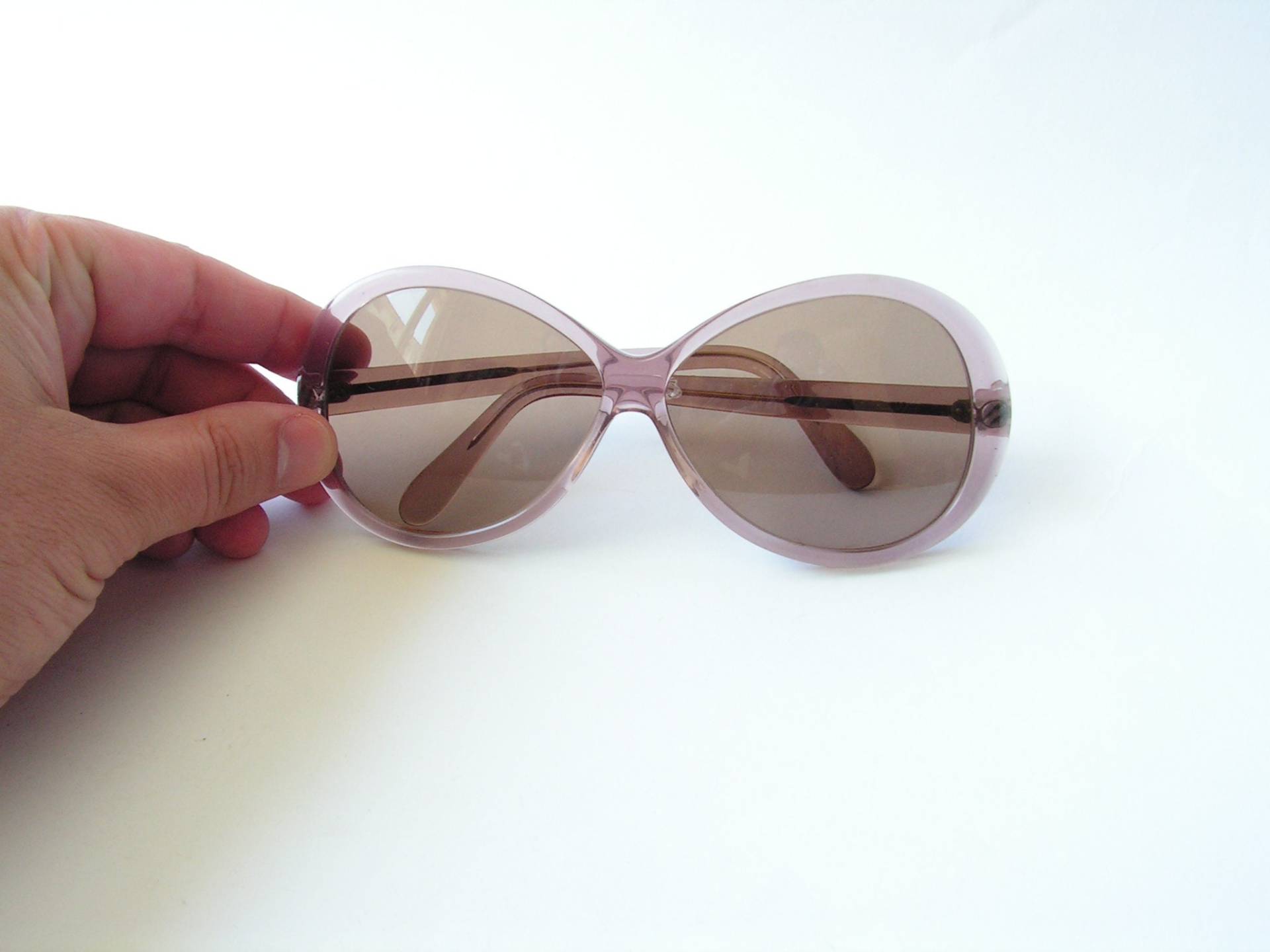 Vintage Damen Sonnenbrille Frauen Violett Stilvolle Rahmen Dunkle Glaslinsen Kunststoff Hippie Oversize Gläser von OutlivedMemories