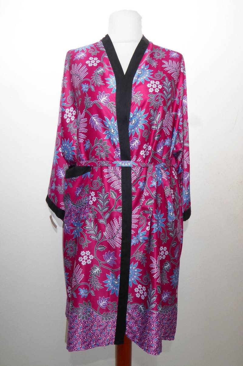 Kimono "Bali' Aus Baumwoll-Satin Fuchsia, Morgenmantel Baliseide Fuchsia Mit Hellblau, Bali-Seide in Größe S-M/L von OutofIndiaDesigns