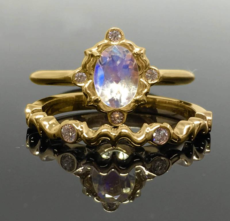 14K Gelbgold Mondstein Verlobungsring Set - Brautring Victorian Regenbogen Ehering von OutshineDesigns