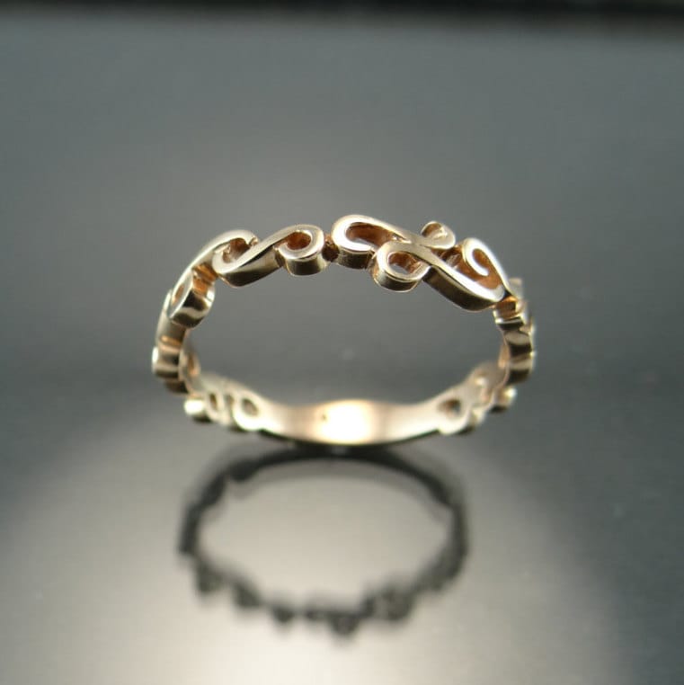 14K Rose Gold Filigree Style Band - Zierliche Gelb Weißgold Freiform Rolle Ehering Boho Feminines 4mm Brautgeschenk Für Sie von OutshineDesigns