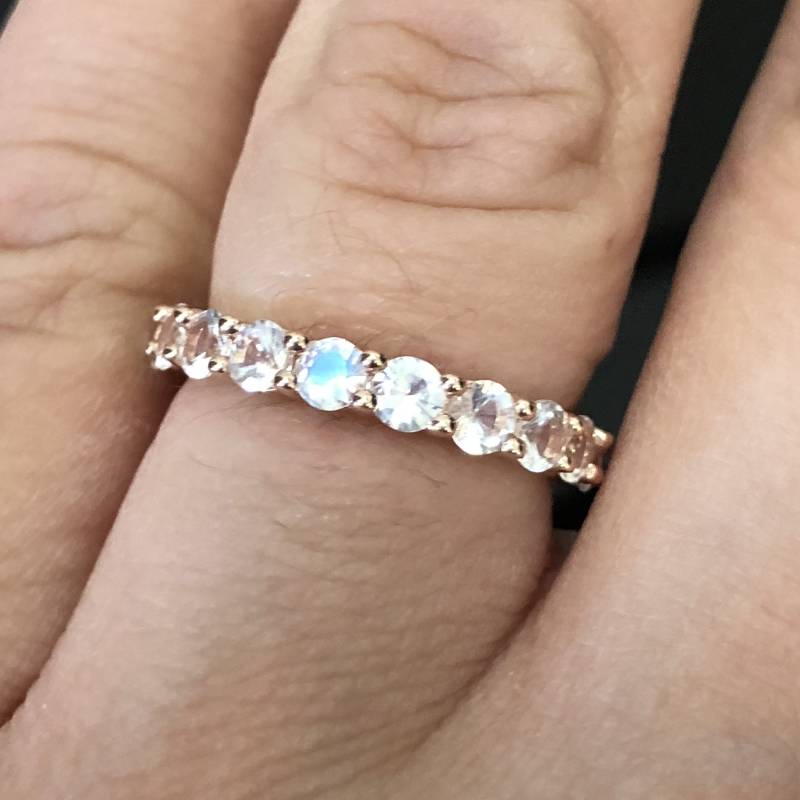 14K Rose Gold Regenbogen Mondstein Ehering - 10 Stein Jahrestag Band Halb Eternity von OutshineDesigns