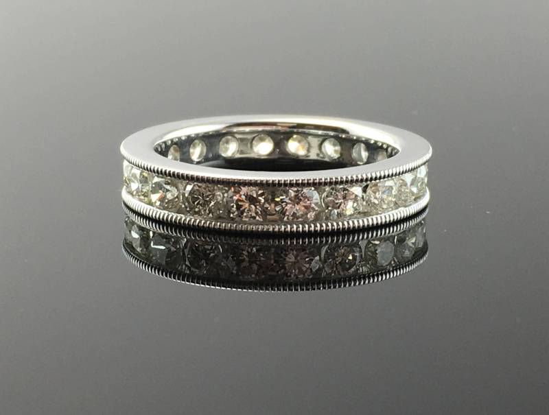 Art Deco Channel Set Diamant Ehering - 14K Weißgold Milgrain Eternity Band Jahrestag Ring von OutshineDesigns
