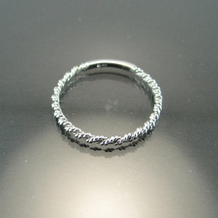 Dünne Seil Kette Band - 2mm Weißgold Ehering - 14K Ring - Twisted Design Hochzeitsband von OutshineDesigns