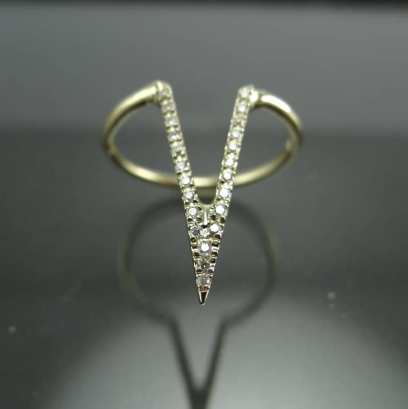 Gelbgold Diamant V Ring - 14K Und Pave Form Chevron Midi Ring-Diamant Pinkie Ring von OutshineDesigns