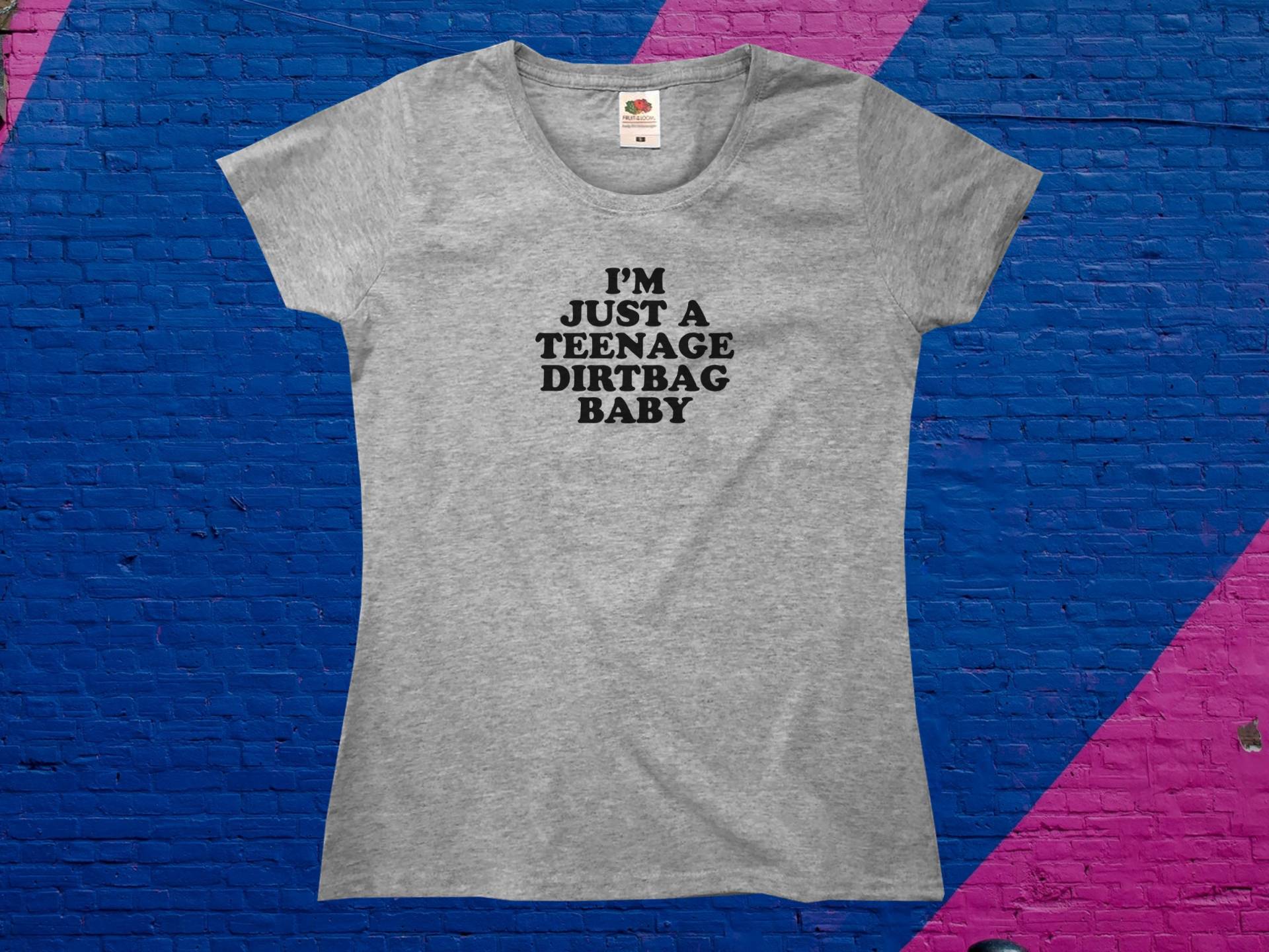Ich Bin Nur Ein Teenager Dirtbag Baby T-Shirt || Damen Xs S M L Xl Ich Bin Nur Ein Teenager Dirtbag Baby T-Shirt || Damen Xs S M L Xl von Outsidertees
