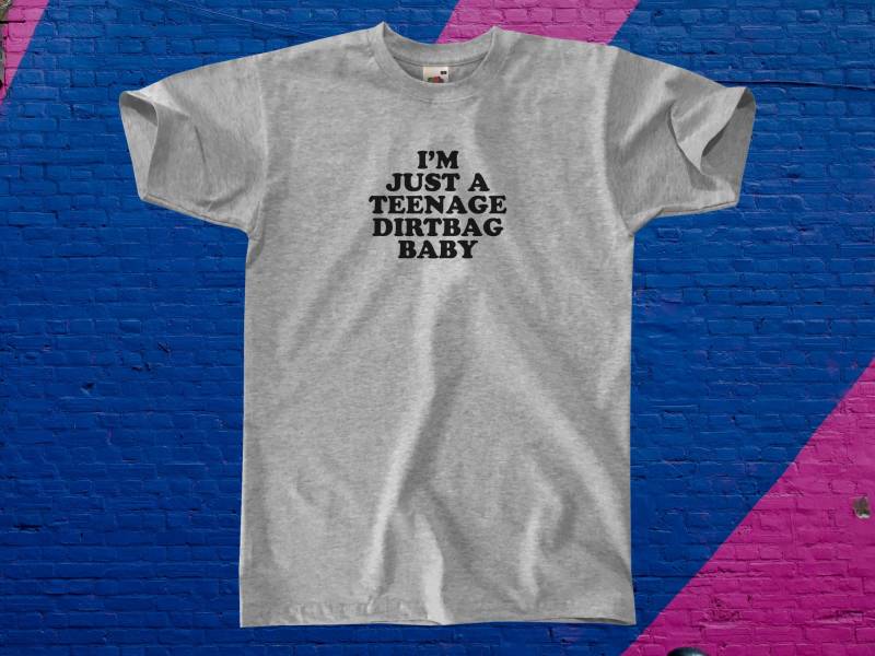 Ich Bin Nur Ein Teenager Dirtbag Baby T-Shirt || Unisex/Herren S M L Xl von Outsidertees