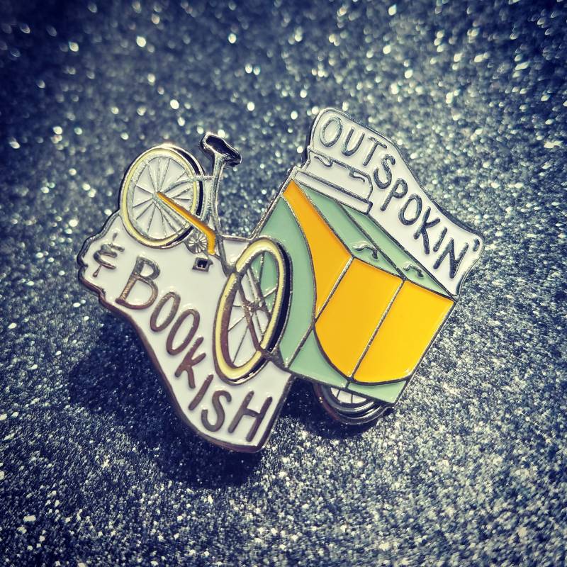 Outspokin' & Bookish Book Bike Emaille Pin Outspokin' & Bookish Book Bike Emaille Pin von OutspokinAndBookish