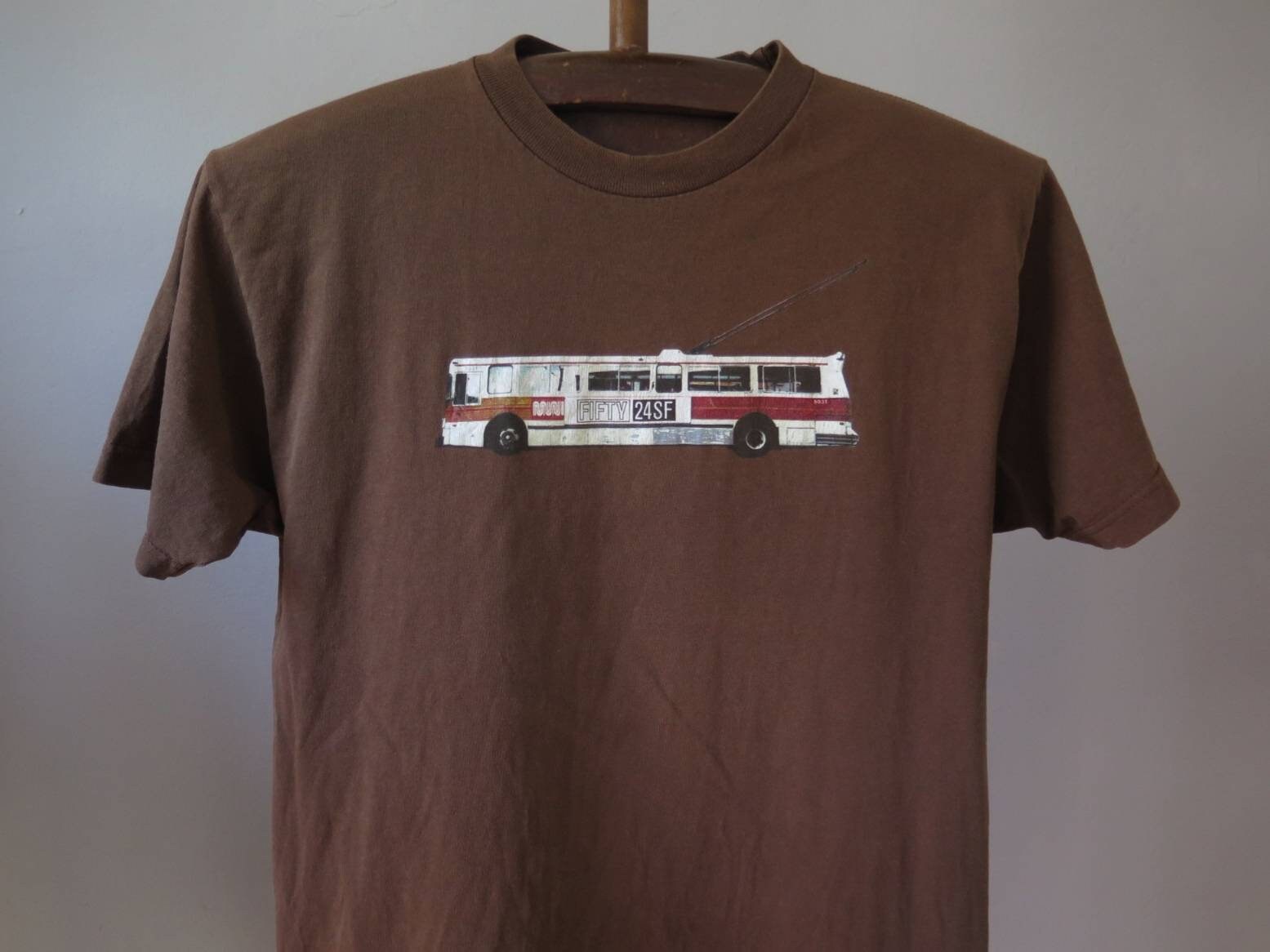 Vintage Fifty 24 Sf Gallery T Shirt 00Er Art Work Street 24Sf Y2K White Tag M Größe Fashion Skate T-Shirt Vintage Fifty 24 Sf Gallery T Shirt 00Er Art Work Street 24Sf Y2K White Tag M Größe Fashion Skate T-Shirt von OutwardToys