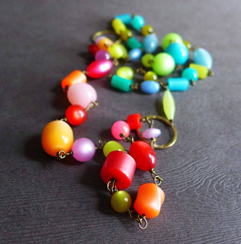 Mond Glühen Regenbogen Bunte Perlenkette, Lange Sommer Bonbonfarben Multicolor Lucite Halskette, Chunky Fun Perlenschmuck Mond Glühen Regenbogen Bunte Perlenkette, Lange Sommer Bonbonfarben Multicolor Lucite Halskette, Chunky Fun Perlenschmuck von OverTheTop