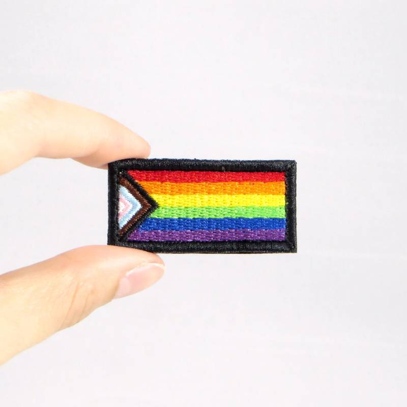 Moderner Lgbtq+ Pride Kleiner Aufnäher von OverlockDesign