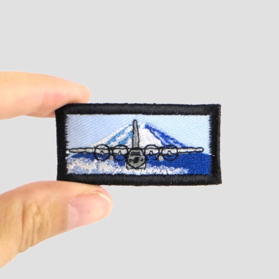 Mt. Fuji C-130 Kleiner Aufnäher von OverlockDesign